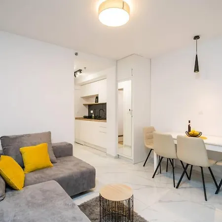 Luxury Downtown West *