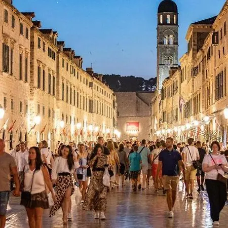 Luxury Downtown West 公寓