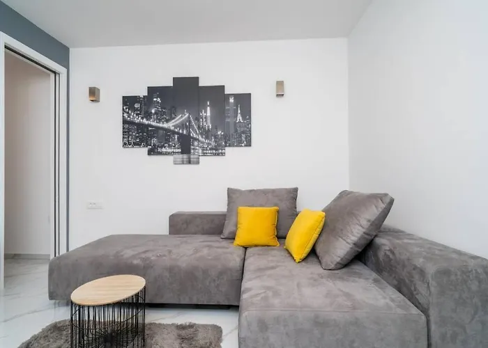 Luxury Downtown West *
