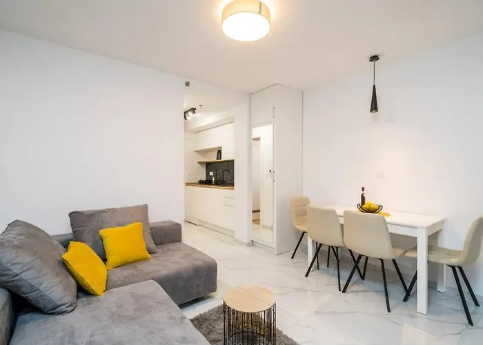 Luxury Downtown West *