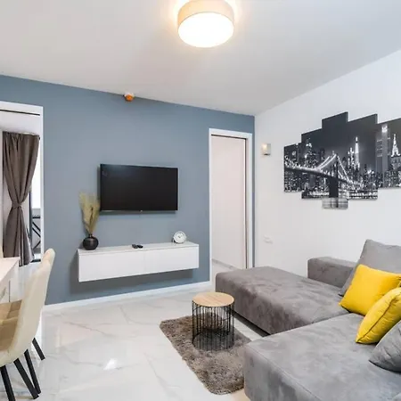 Luxury Downtown West *