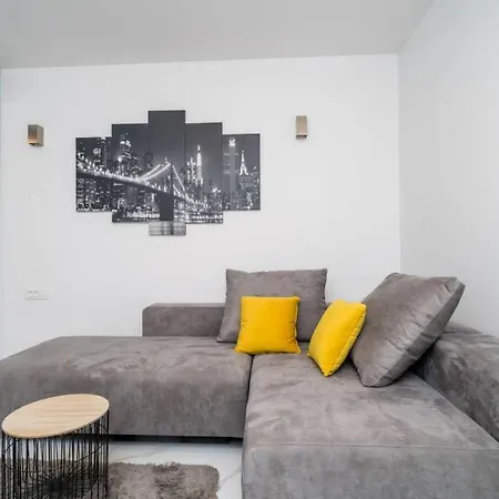 Luxury Downtown West *