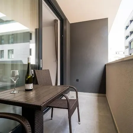 Luxury Downtown West דירה *