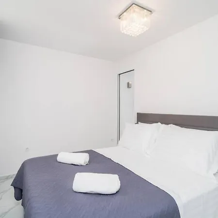 Luxury Downtown West דירה